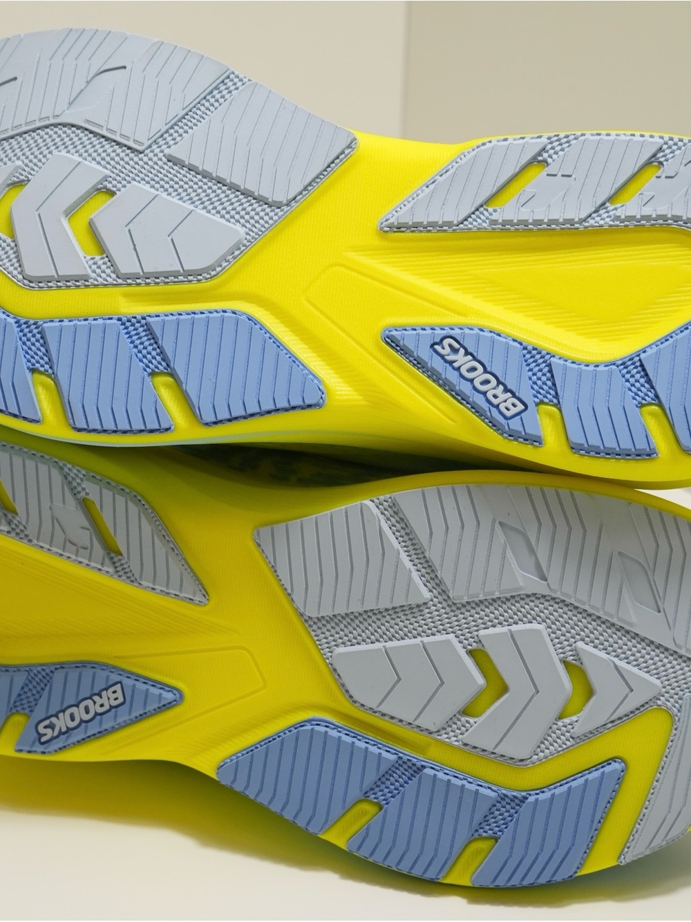 Brooks White Neon Yellow Performance Running Shoes - Picture 5 of 5